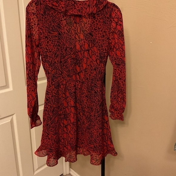 H&M Fit and flare Mini dress with long sleeves and ruffles. Size. 2 - Picture 2 of 8